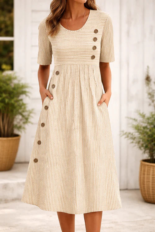 Lina | Vestido com detalhes de botões