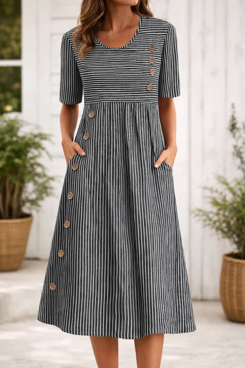 Lina | Vestido com detalhes de botões